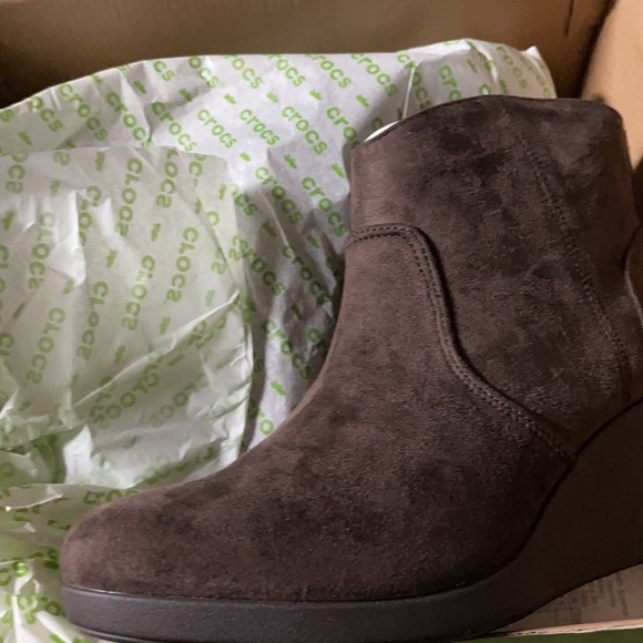 Crocs Leigh Wedge Bootie - Picture 10 of 15